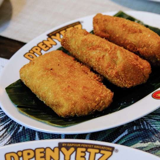 Fried Chicken Spring Roll(Risolles ayam)