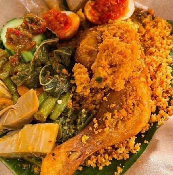 Nasi Kapau Ayam Goreng Kremes