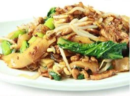 Kweatiau Goreng (Stir-Fried Thick Rice Noodles)