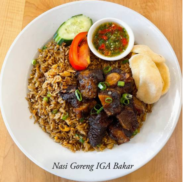 Nasi Goreng Iga Bakar / Fried Rice With Grilled Beef Ribs