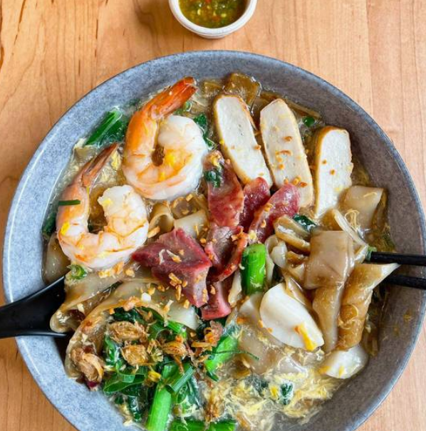 Kwetiau Siram / Rice Noodles In Egg Gravy Sauce