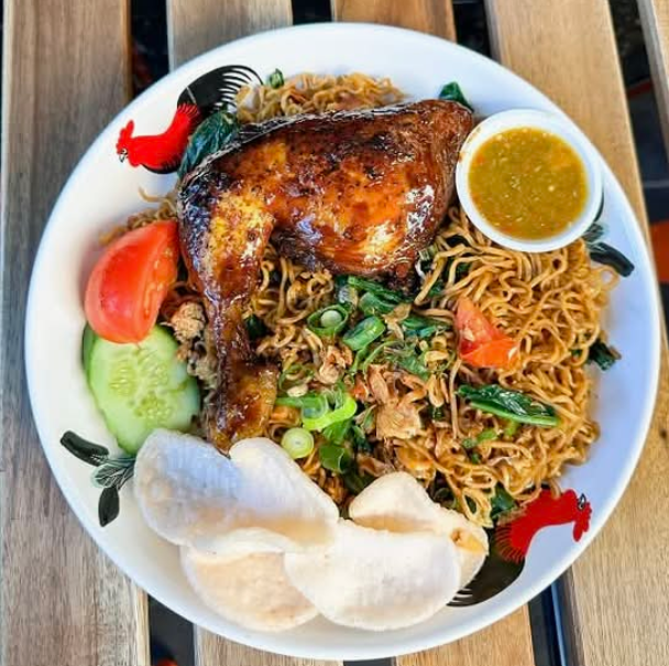 Indomie Mi Goreng Fried Noodles Mie Goreng with Grilled Chicken