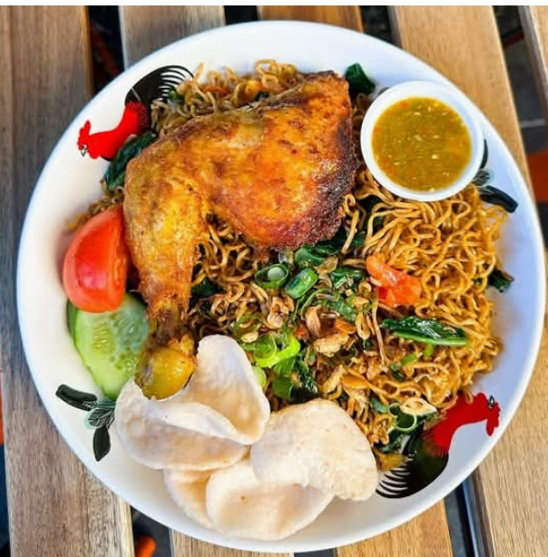 Indomie Mi Goreng Fried Noodles Mie Goreng with Fried Chicken