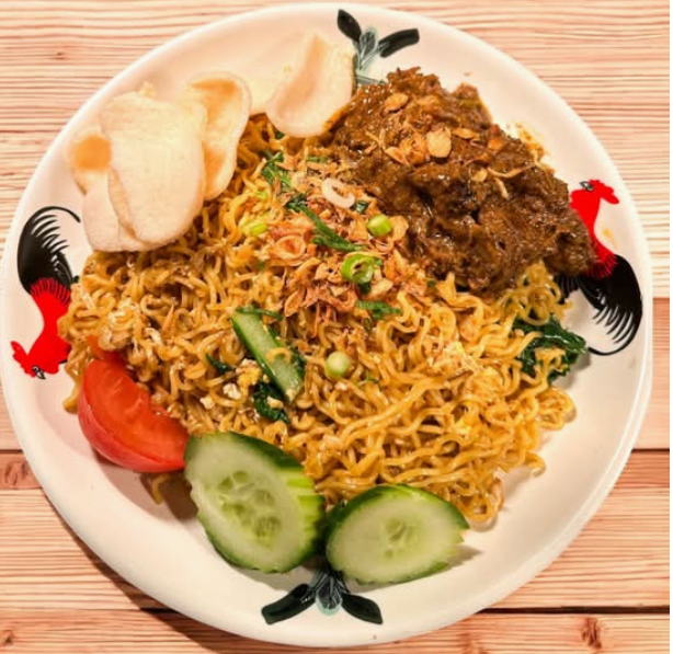 Indomie Mi Goreng Fried Noodles Mie Goreng with Beef Rendang