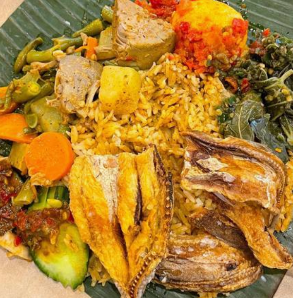 Nasi Kapau Ikan Asin