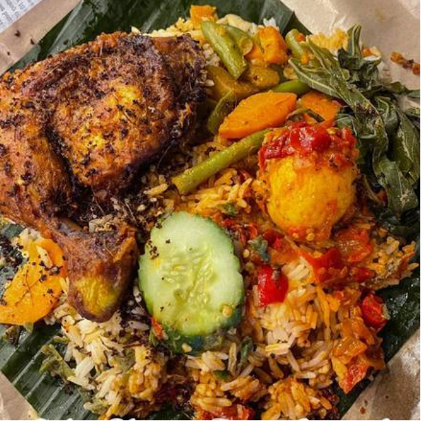 Nasi Kapau Ayam Goreng Lengkuas