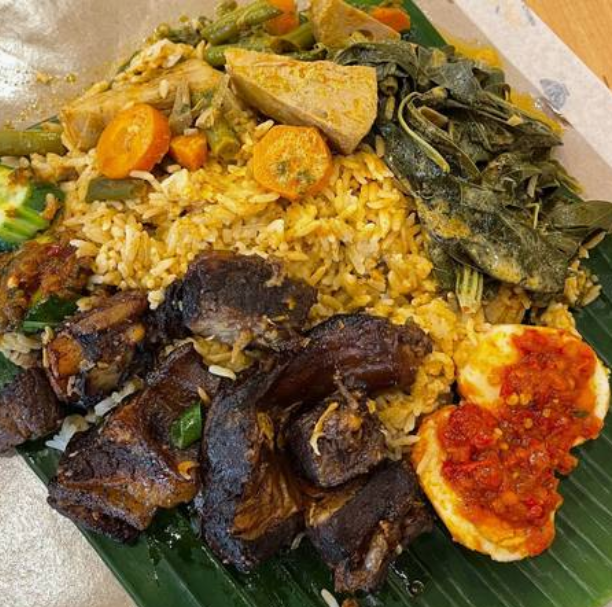 Nasi Kapau Iga Bakar