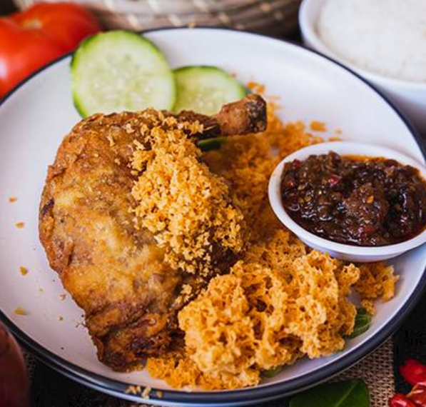 Fried Crispy Soft Bone Chicken with Onion Chilli Sauce