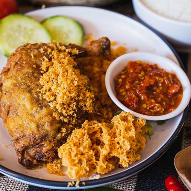 Fried Crispy Soft Bone Chicken with Fresh Chilli Sauce