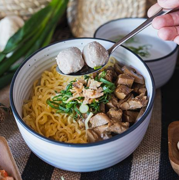 Mushroom Chicken Noodle with Beef Ball