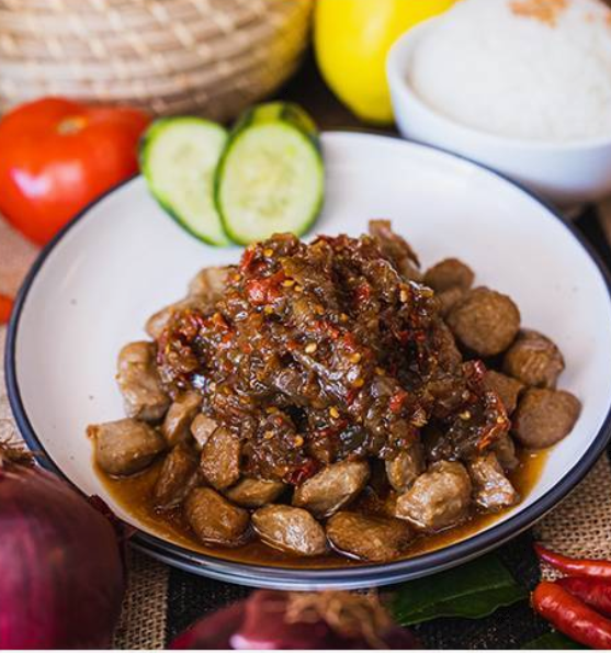 Sliced Beef Balls with Red Onion Chilli Sauce