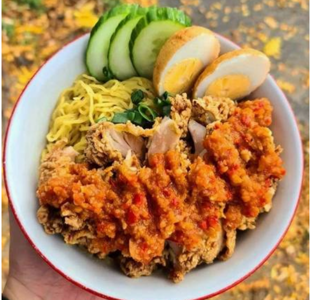 Mie Geprek (Smashed Chicken on Noodle) ~ original